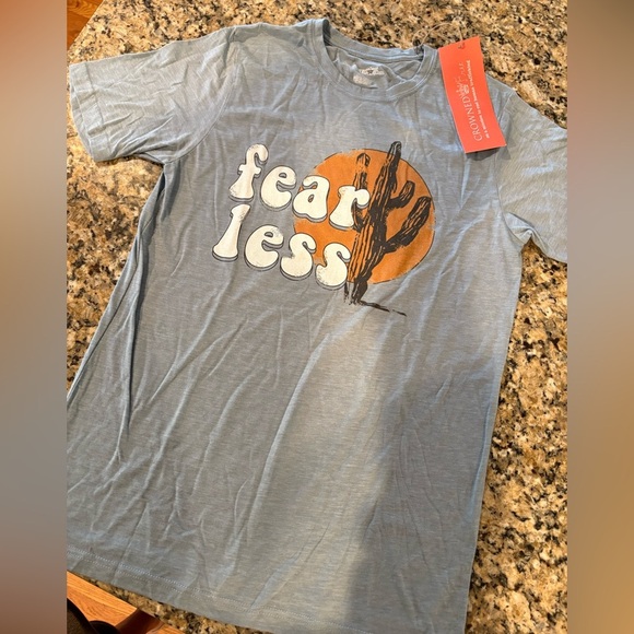 đź‘‘CROWNED Free - fear less Tee - Picture 7 of 7
